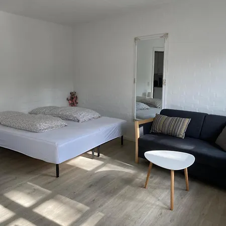 아파트 #1 With Wifi, Close To Center, And Forrest *